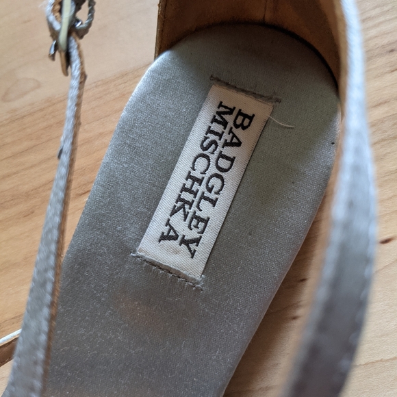 Badgely Mischka Ash Gray Zowie Floral Sandals - Picture 4 of 5